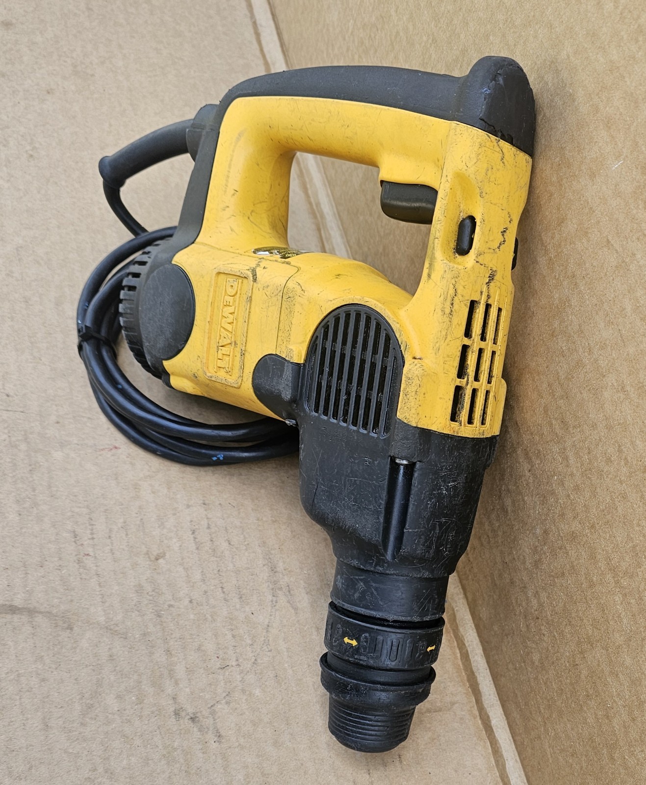 Dewalt D25304 Heavy-Duty 1 Inch L-Shape SDS Rotary Hammer Corded Drill