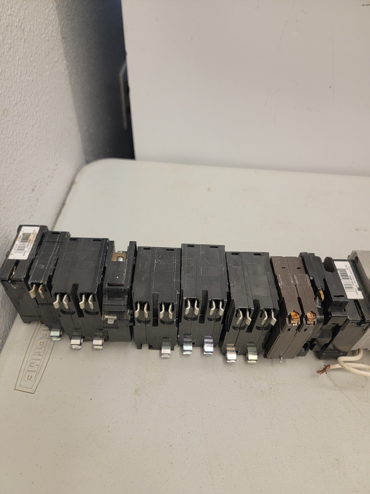 LOT OF 23 – Circuit Breakers Various. Square D, Eaton. Different Voltages