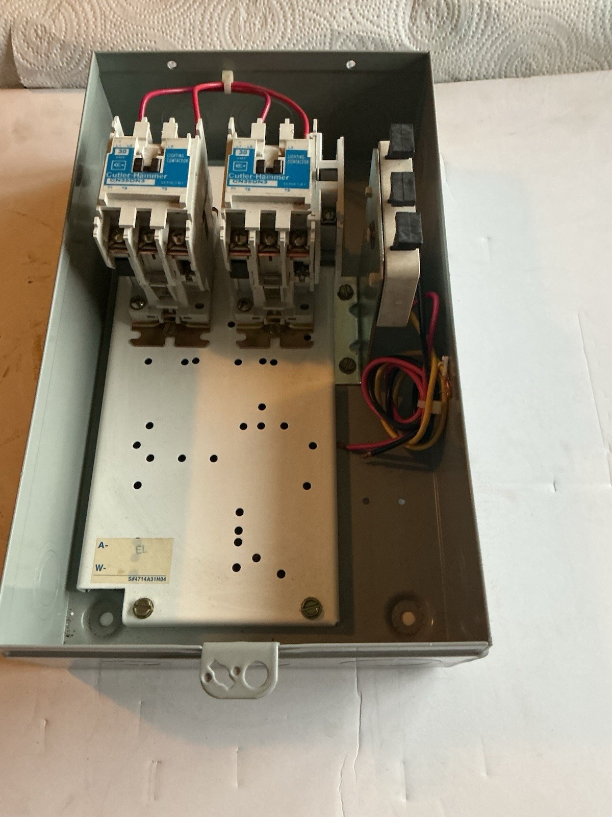 EATON / CUTLER HAMMER # ECL03C1A6A / ELECTRICALLY HELD LIGHTING CONTACTOR.(30 A)