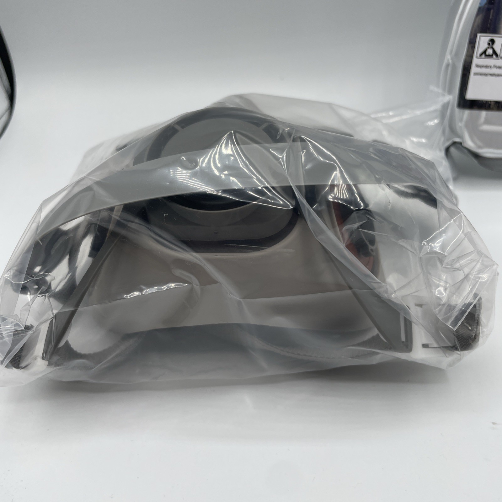 HALF FACE RESPIRATOR MASK + MULTI GAS/VAPOR CARTRIDGE FILTER – SIZE MEDIUM!!