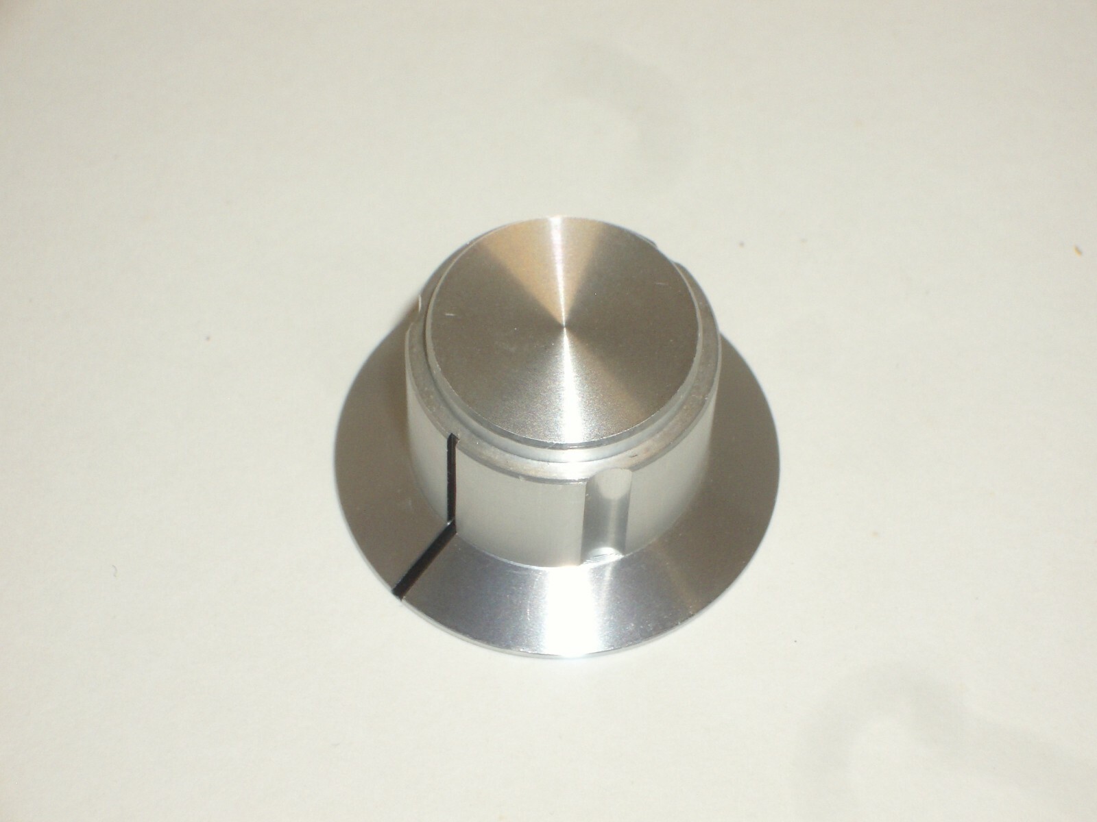 CED P-K650SIL SILVER ALUMINUM SKIRTED RADIO DIAL KNOB 1.1″Dx0.6″T 1/4″ SHAFT 1PC