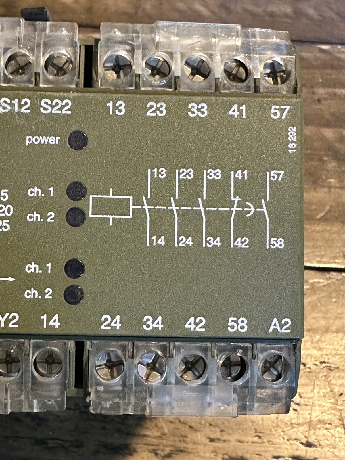Used PILZ SAFETY RELAY 474790 PNOZ V 30S 24 V DC 4.5 W 10AF/6AT 6AF/4AT