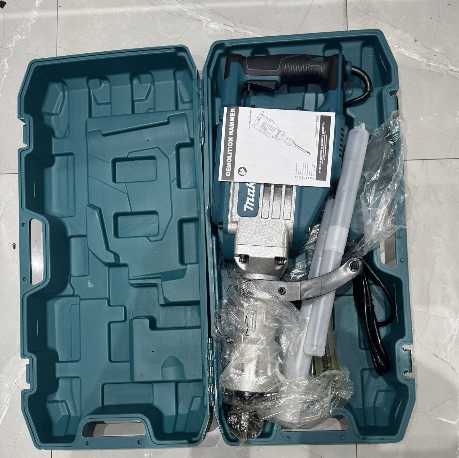 Makita HEX-30 Corded Electric Demolition Hammer w/ Carry Case Manual Accessories