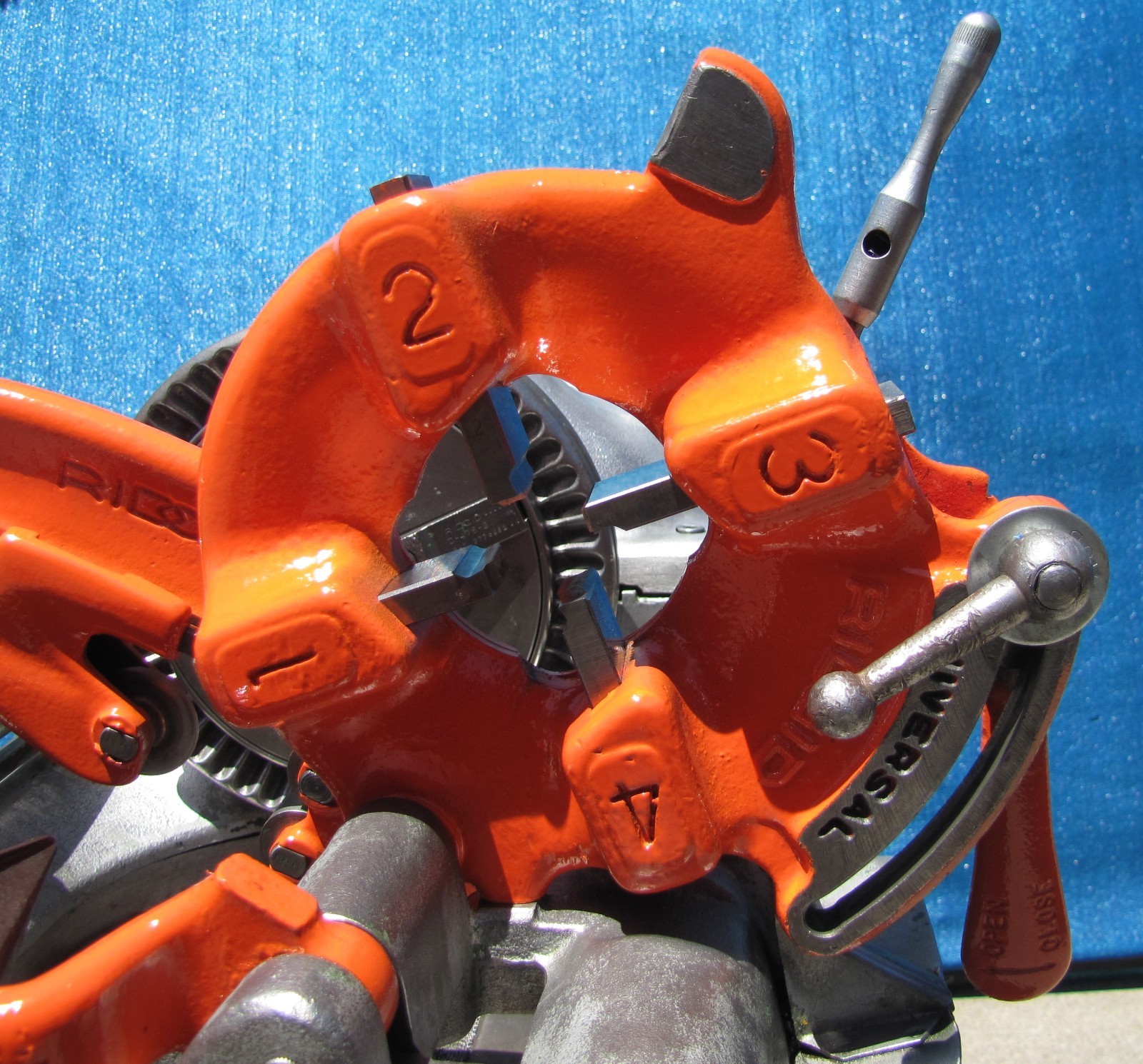 Ridgid 535 Pipe Threader 1/2″ to 2″ Pipe Threading Machine with Die Head