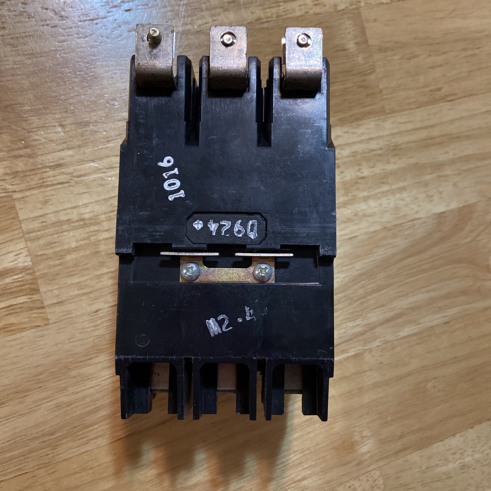 GE TEY340 TEY M02 340 3 Pole 40A 277/480 TEY Bolt On Circuit Breaker