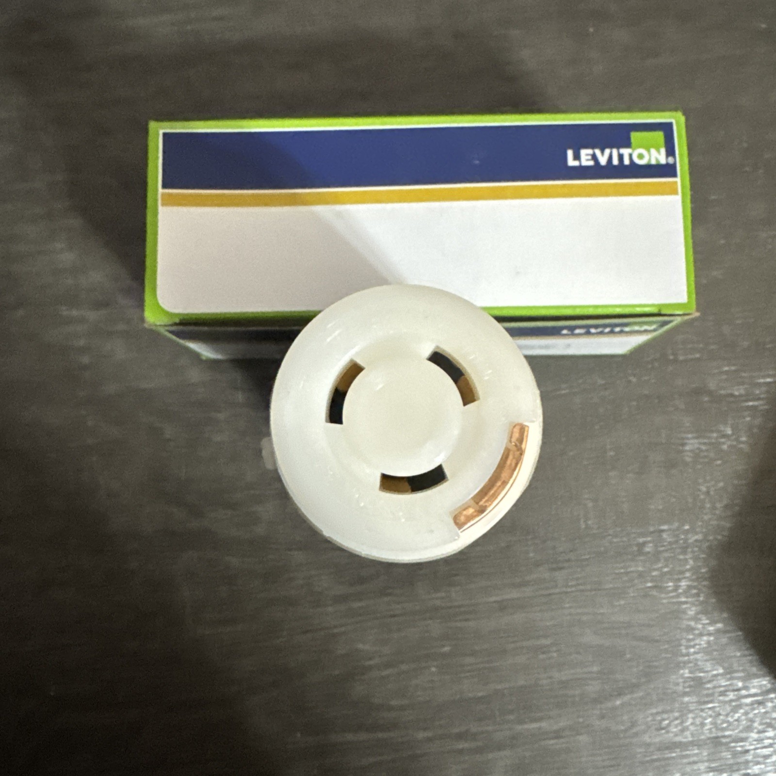 Leviton 078477570005