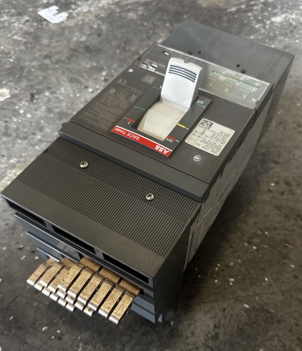 ABB SACE TMAX XT5N 400 250 AMP LSI CC8A027885 XT5NU325AFYN000xxx