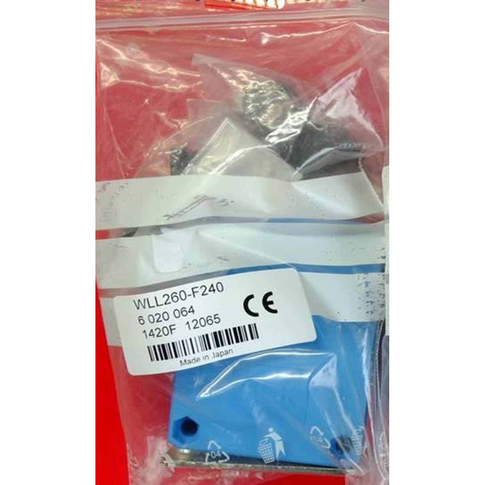 SICK WLL260-F240 Photoelectric switch sensor New One WLL260F240