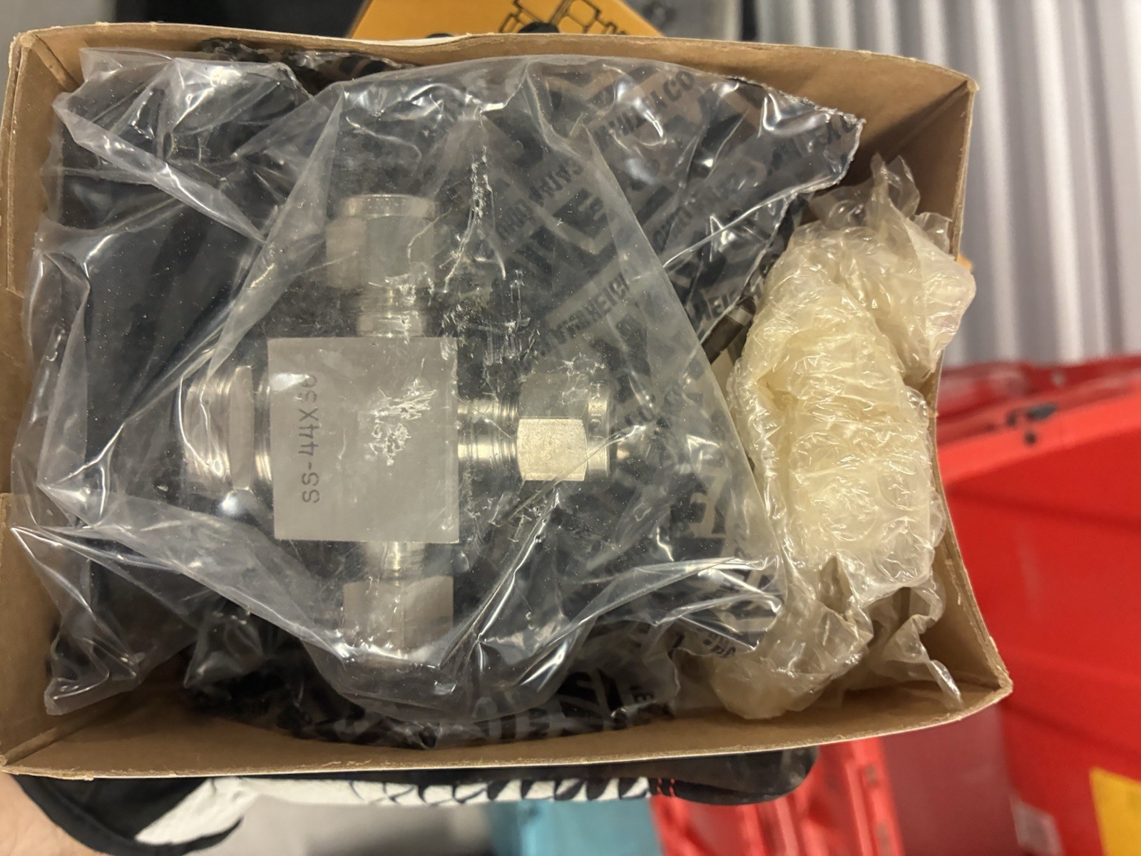 Whitey SS-44XS6 Stainless Steel Manual Ball Valve 3/8 in NPT 1100 WOG