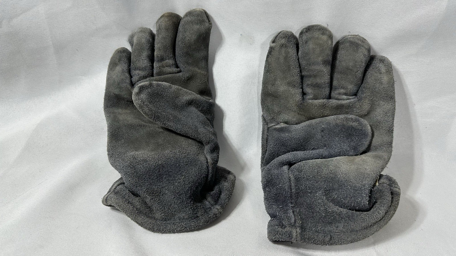Shelby 5228 Firefighter Gloves Medium NFPA Structural Turnout Cowhide Gauntlet