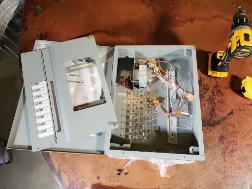 Douglas Lighting Controls Empty Enclosure With 24VAC Transformer & 8 Relay Spots