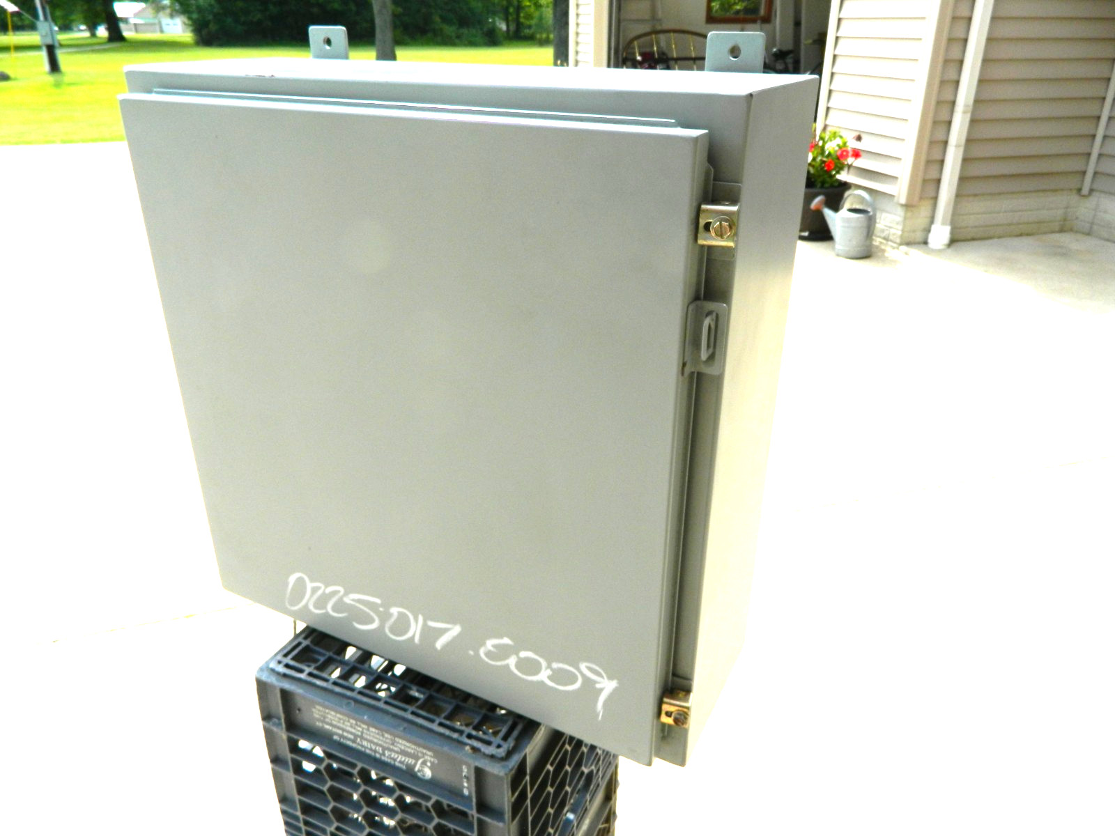 NVENT HOFFMAN A242408LP Electrical Enclosure 24″ x 24″ x 8″