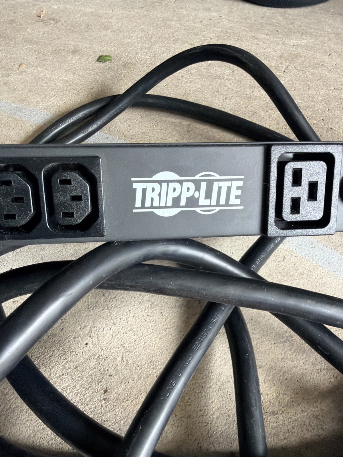 Tripp-Lite PDU1230 24A 200-240VAC Series AGIB5144 Outlet Power Distribution