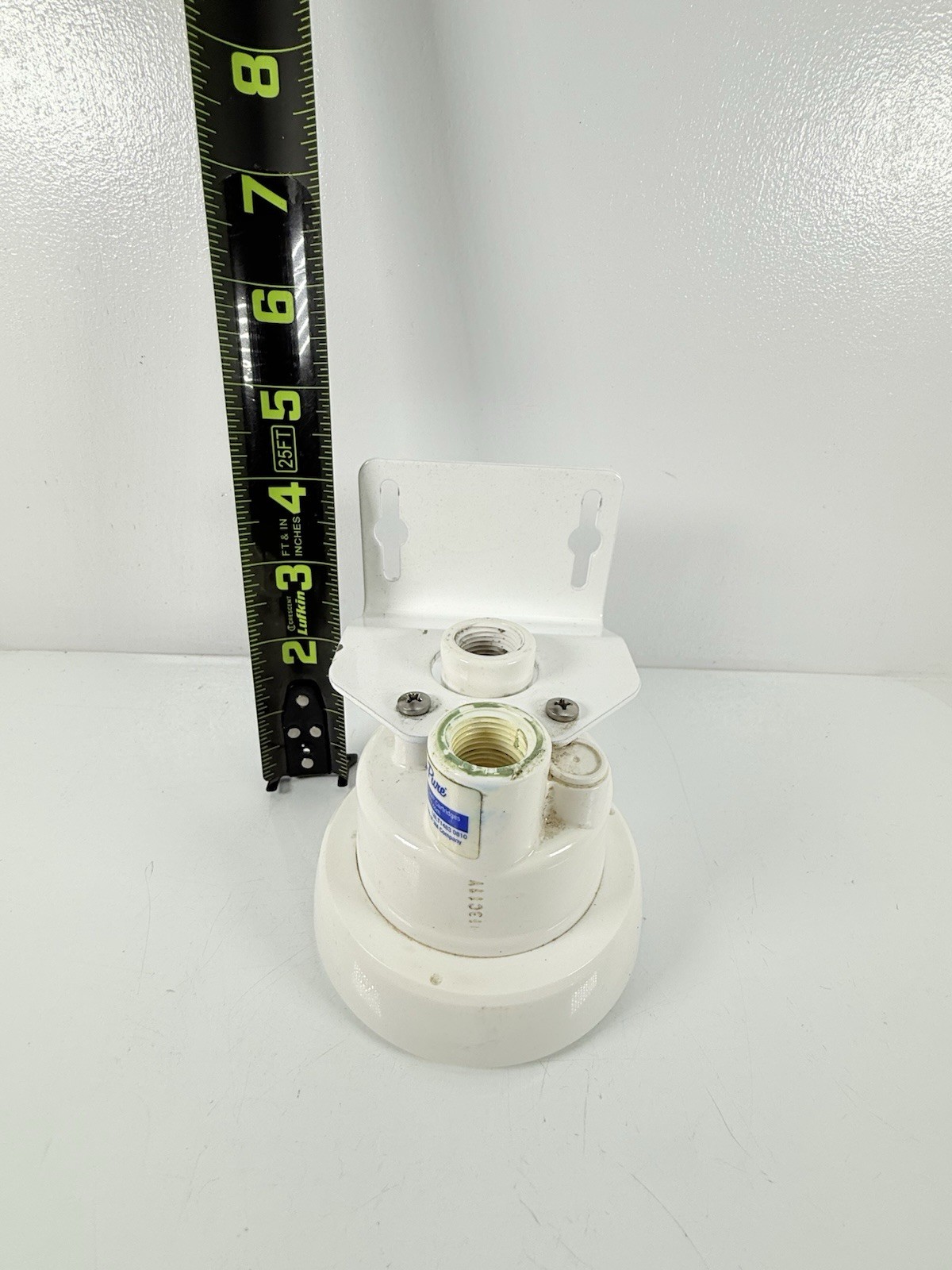 3M Aqua-Pure water filter system head unit. 3/8 replaceable cartridges.