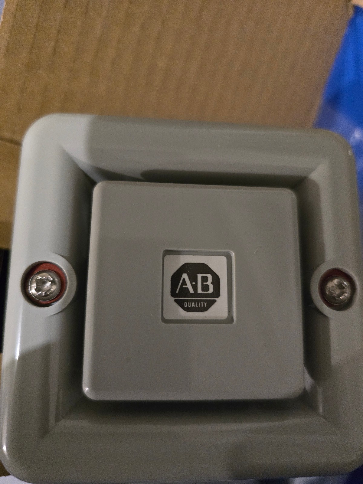 Allen Bradley 855H 855H-BD30BD Ser B 10-60VDC Audible Signal Device NEW FREE SHI
