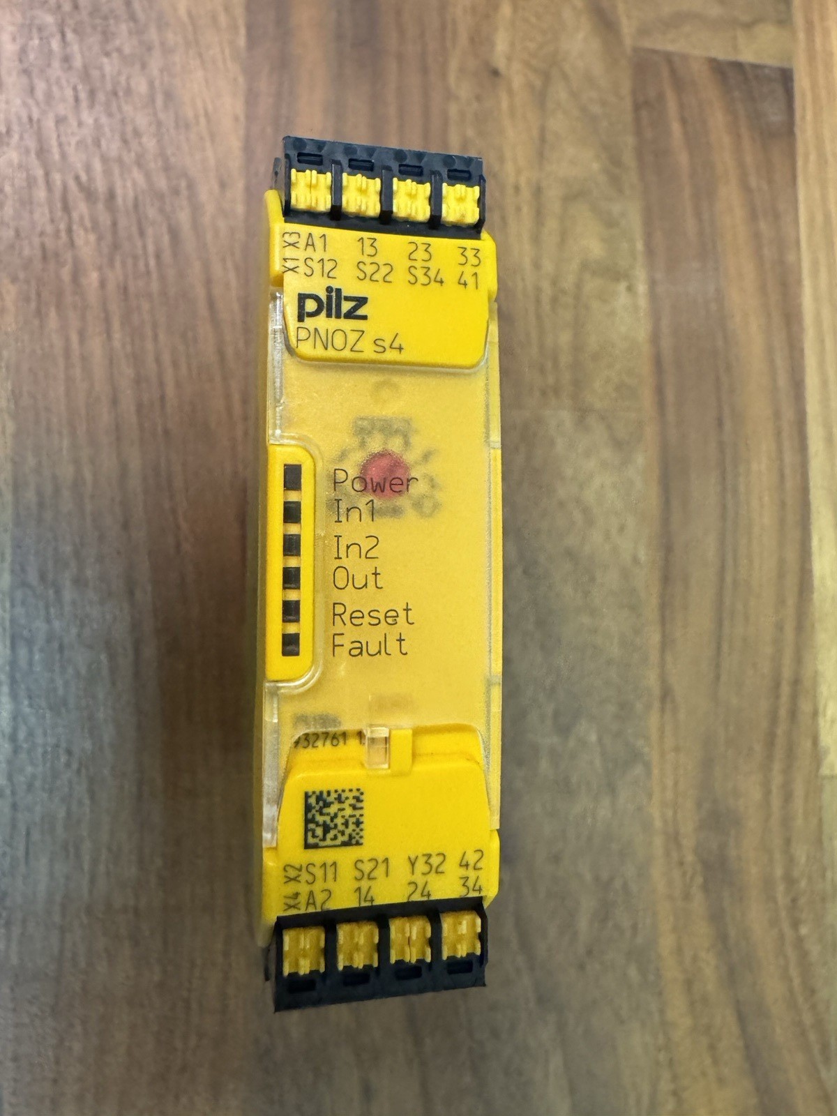 New OEM PILZ Safety Relay 751104 PNOZ S4 C 24VDC 3N/O 1N/C Germany NextDay Air