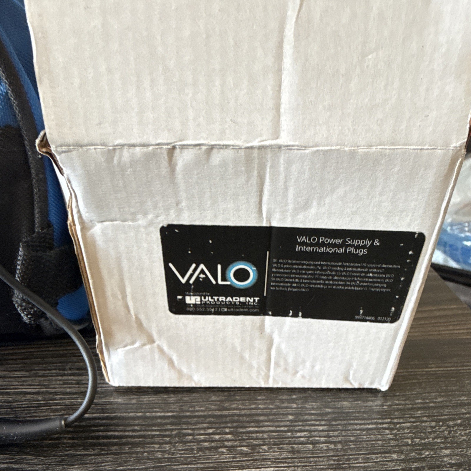 Ultradent VALO LED Dental Curing Light w/ Power Supply, Intl Plugs, Carry Bag
