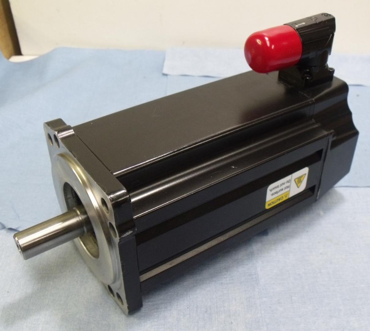 New Allen Bradley Kinetix VP Low inertia Servo Motor VPL-A1002F-PJ14AA