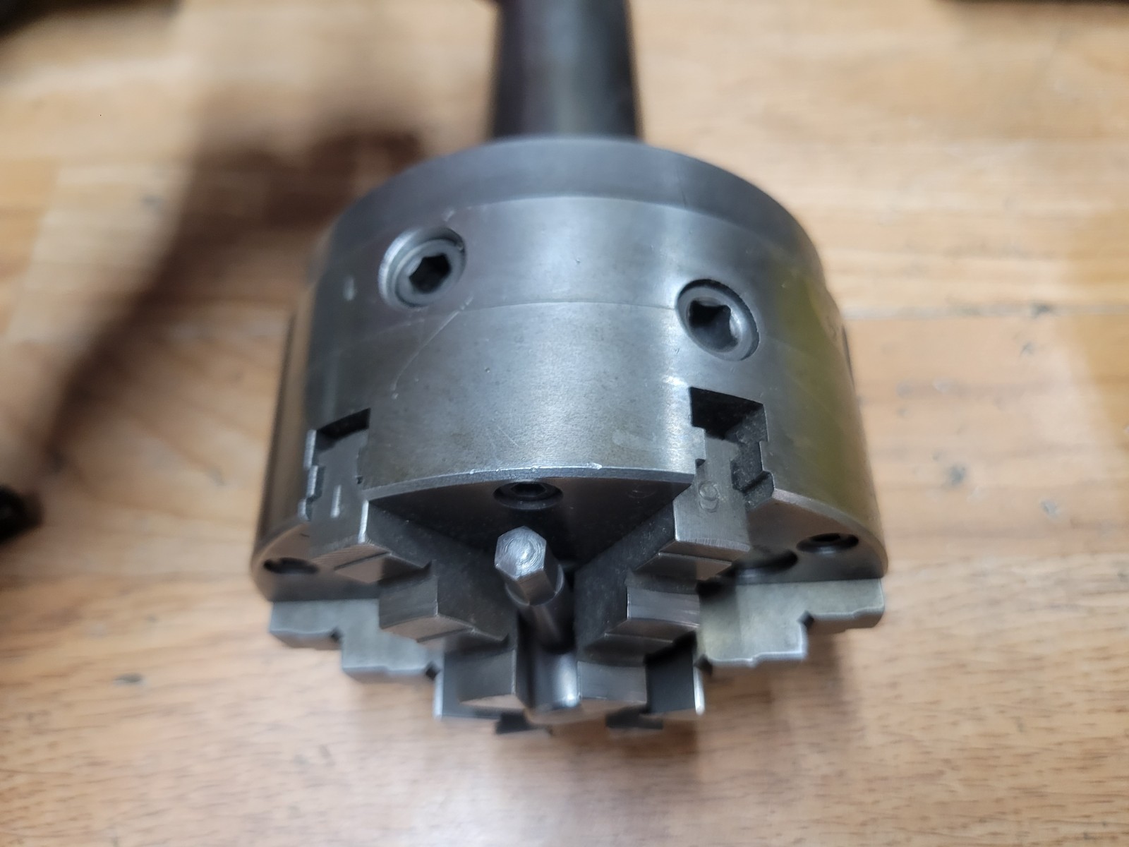 BUCK CHUCK 4″ 6 JAW CHUCK W/ 5MT SHANK
