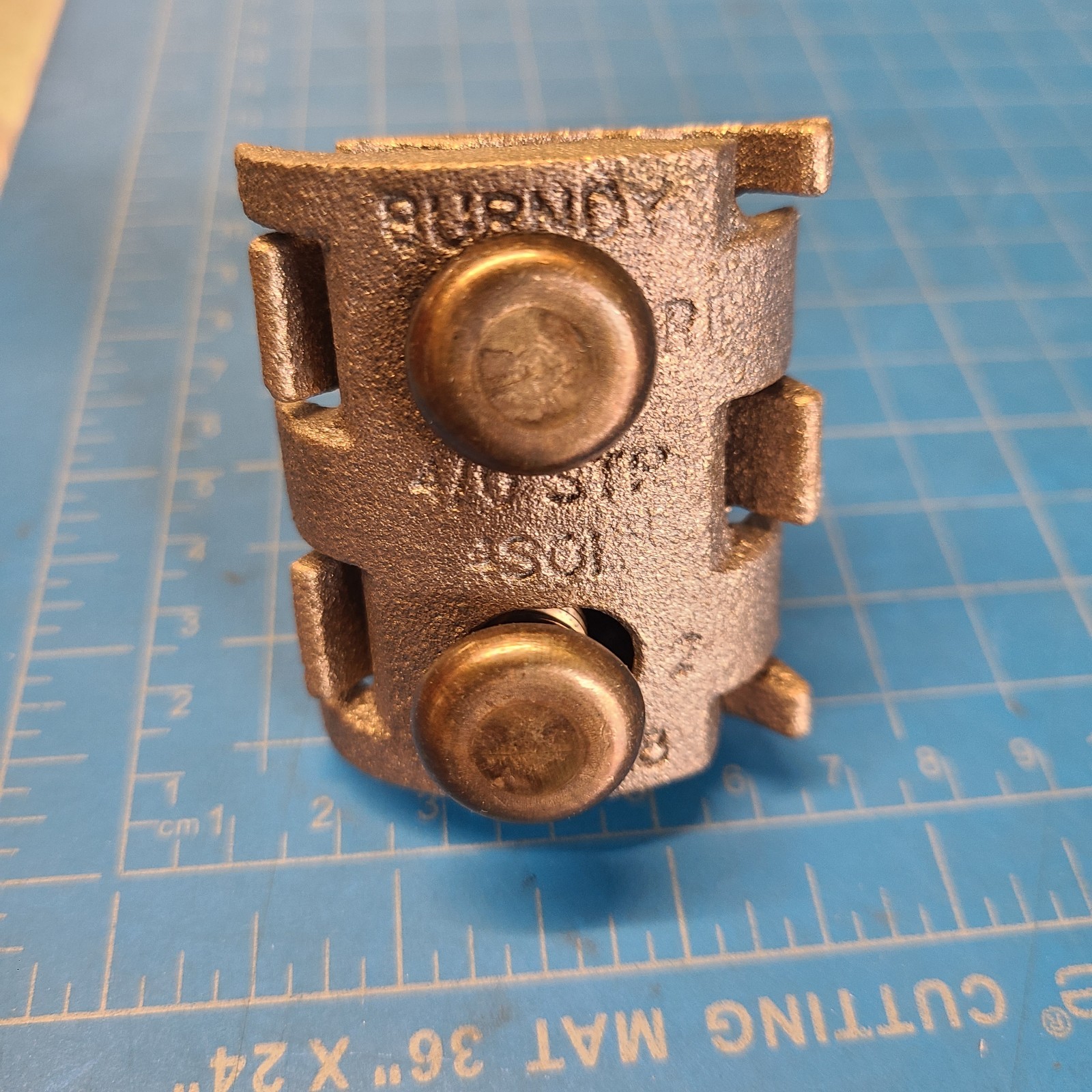 Burndy UC4W28: , 4-4/0 Parallel Groove Clamp Solid Copper Conductor