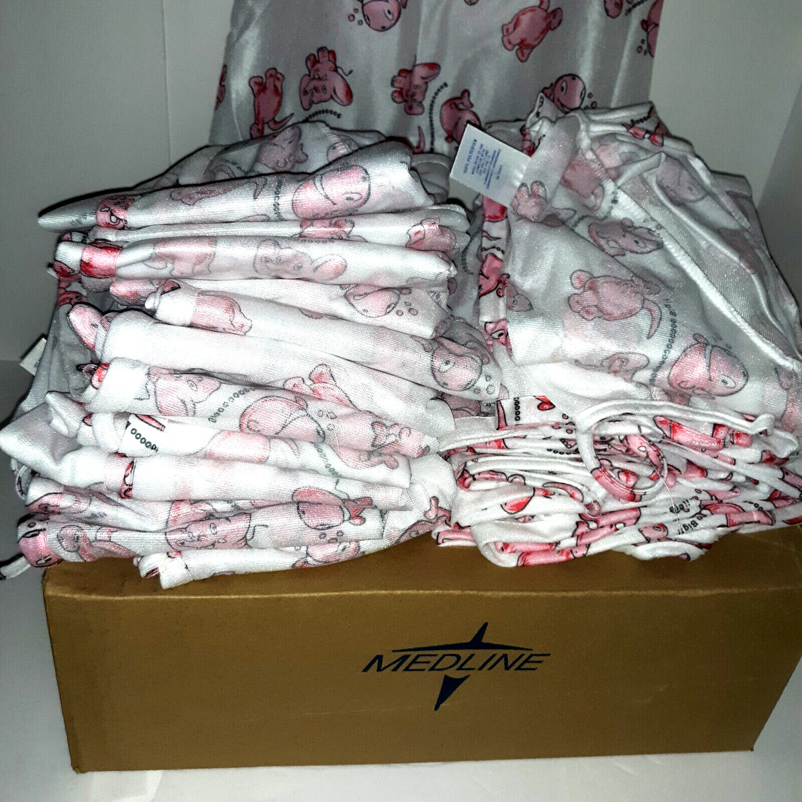 Medline 1 Case 24 Pc Pediatric Children Sz S Hospital Gown Animal Friends Pk/Wh