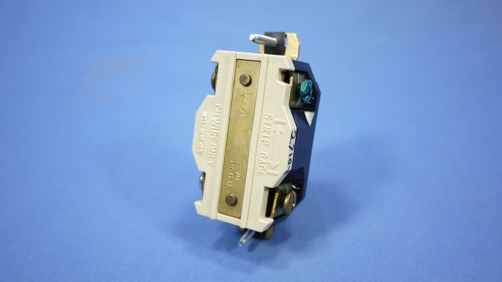 Leviton STUDIO BLACK Locking Receptacle NEMA L14-30R Outlet 30A 125/250V 2710-B