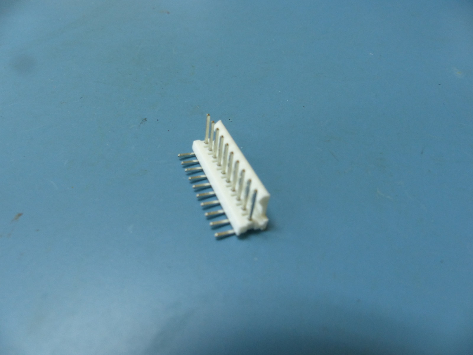 AMP/TYCO 1-640457-0 Qty of 123 per Lot HDR 10POS RA