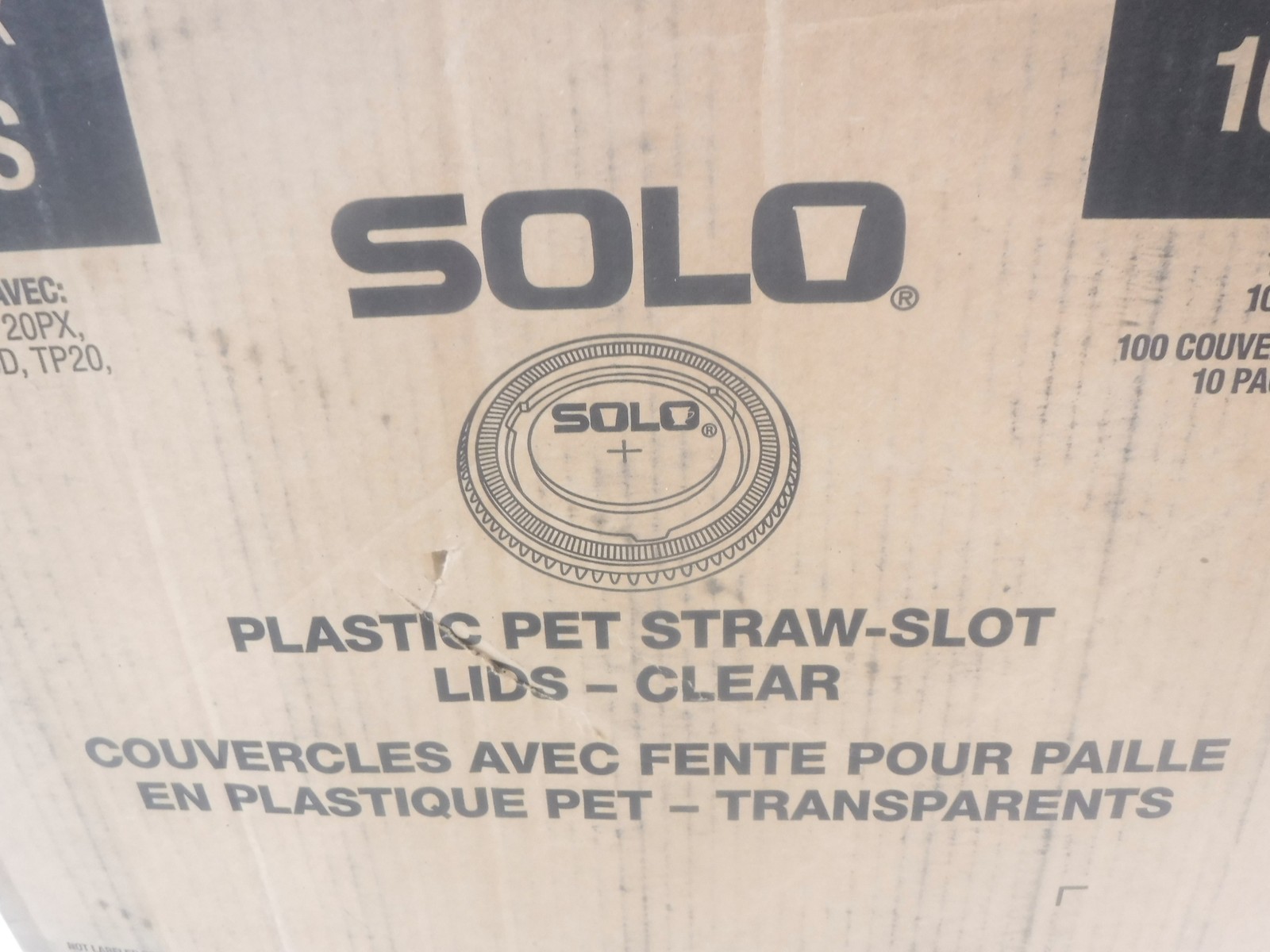1000 Pack Dart Solo 12oz-26oz Clear Cold Cup Pet Straw Slot Lids 626TS
