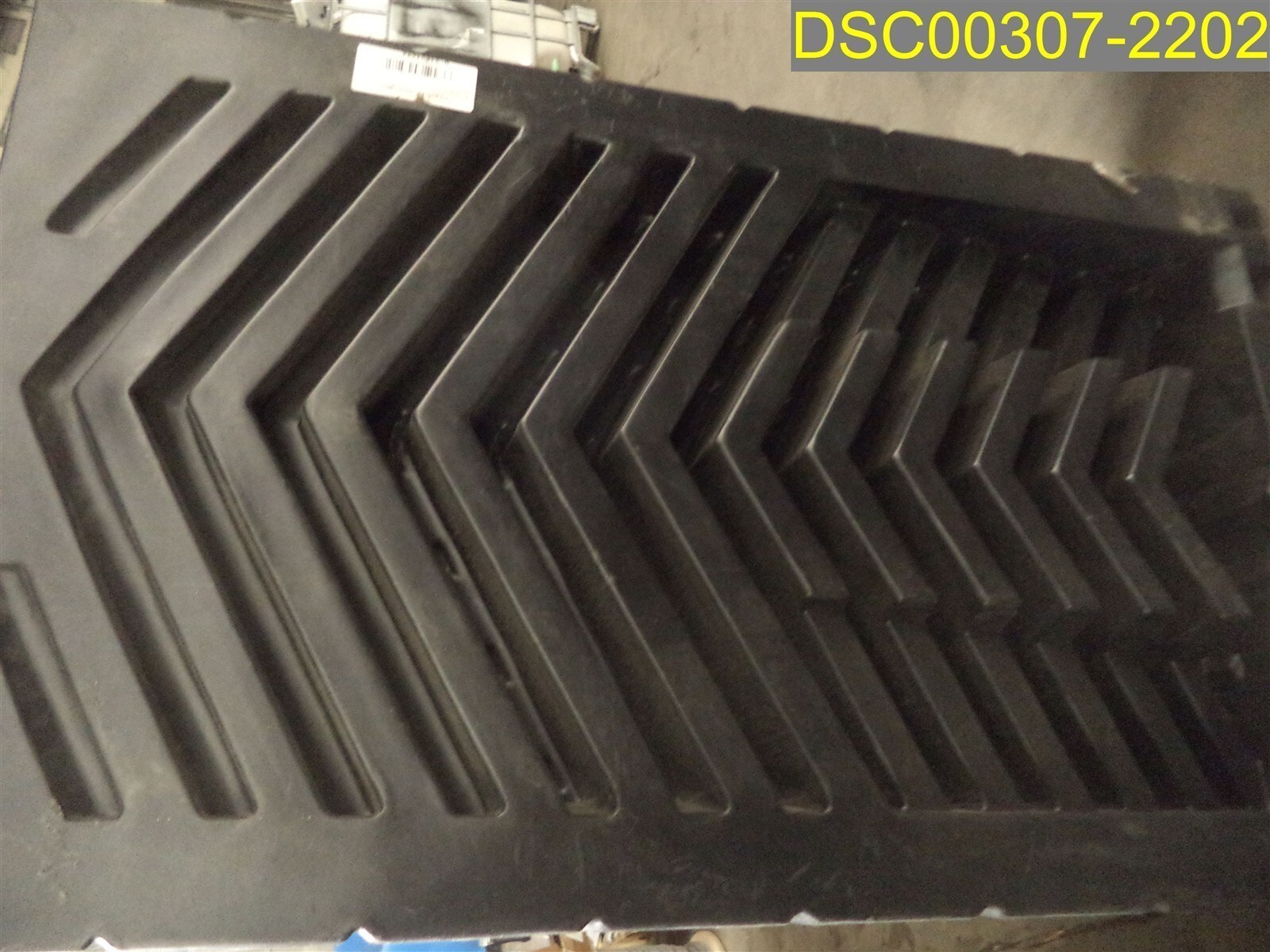 Large Heavy Duty Plastic Loading Ramp w/ Metal Plate 28 1/2″ x 47 1/2″ x 9″ Rise