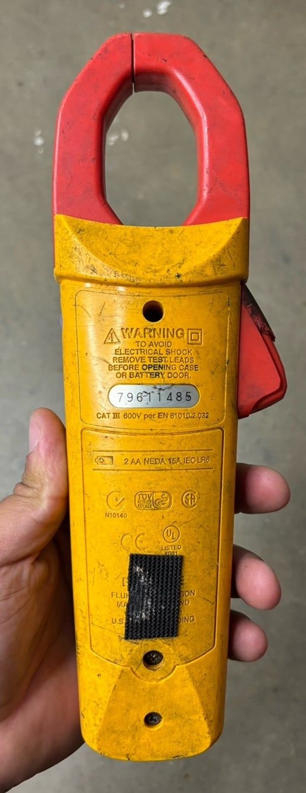 Fluke 323 True RMS Clamp Meter CAT III 4000 Count 600V 400A