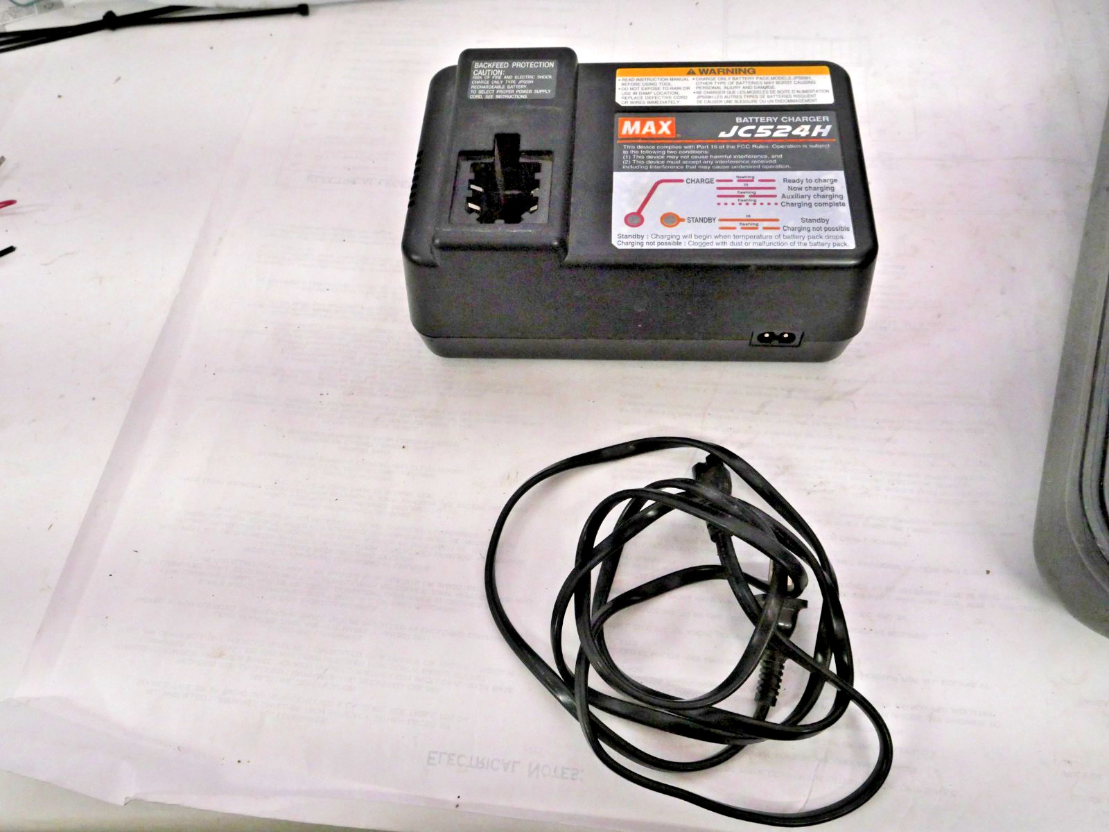 MAX RB655 Rebar Tier with (3) Batteries , Case ,Charger and Manual , Works Fine
