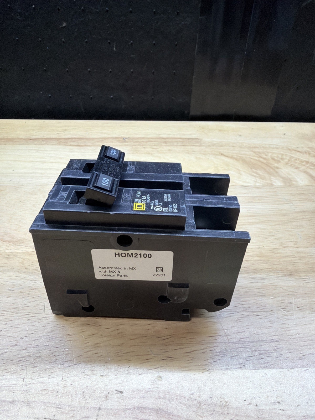 Square D HOM2100 2 Pole 100 Amp 240V Plug-in Circuit Breaker New In Box
