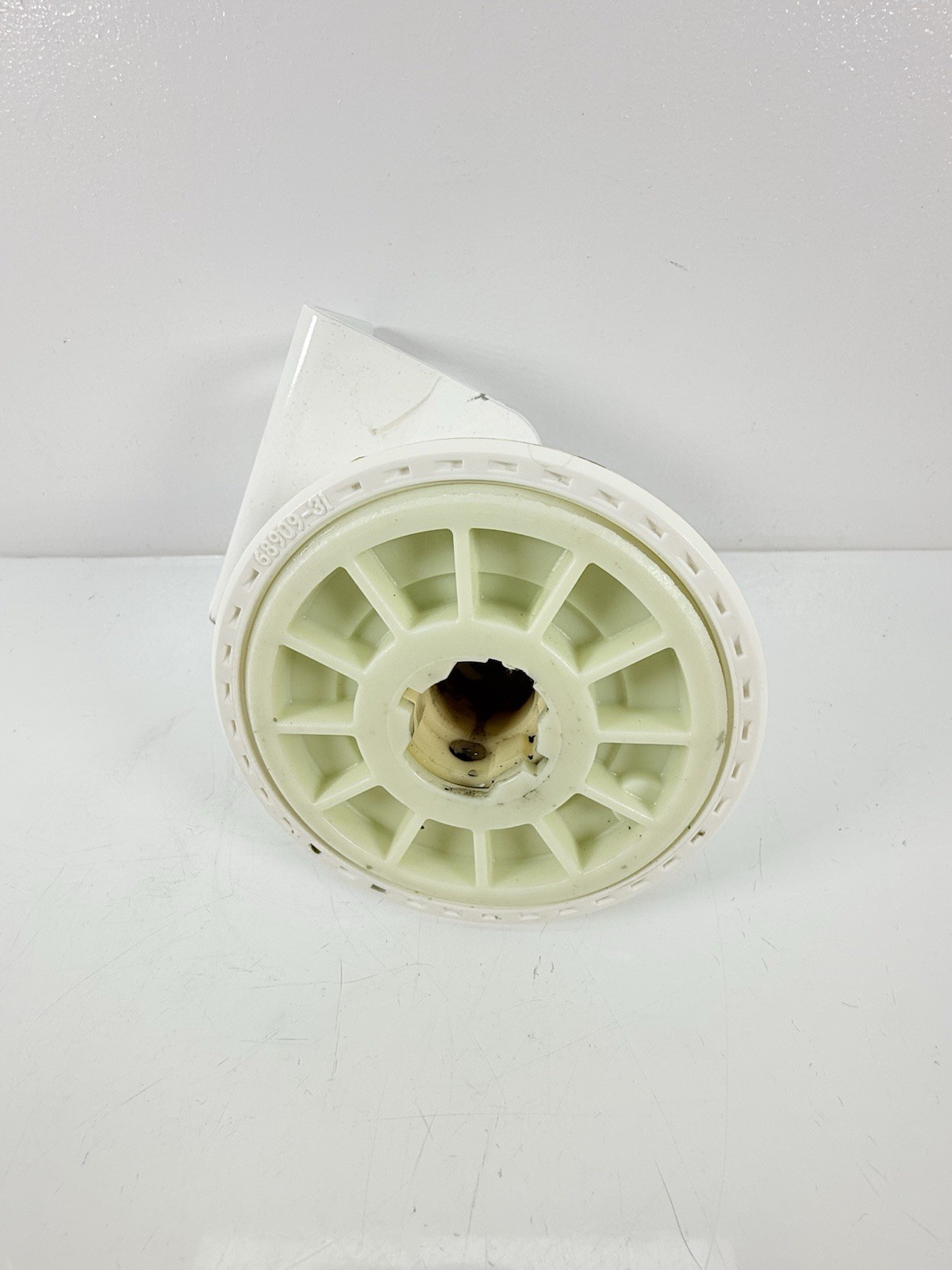 3M Aqua-Pure water filter system head unit. 3/8 replaceable cartridges.