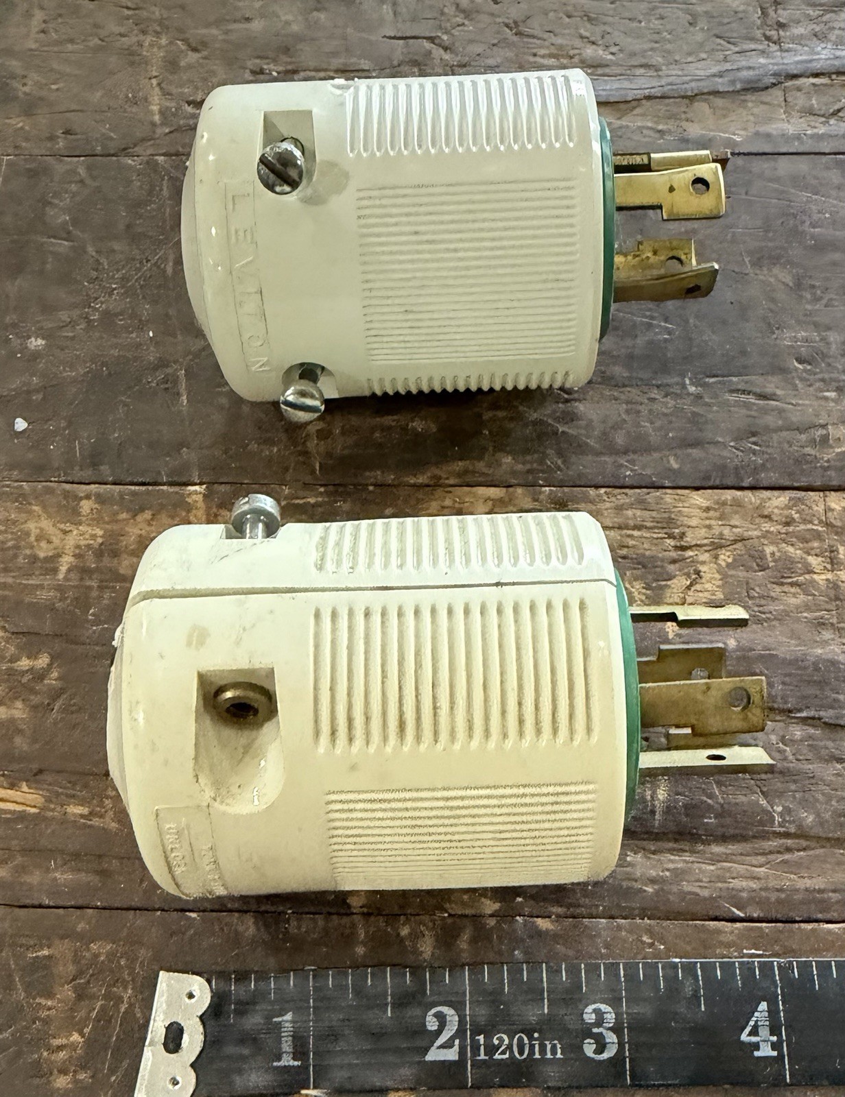 Industrial Surplus Leviton 3P 4W 30A 480V 3PH LOCKING PLUG 71630P Clamptite Qty2