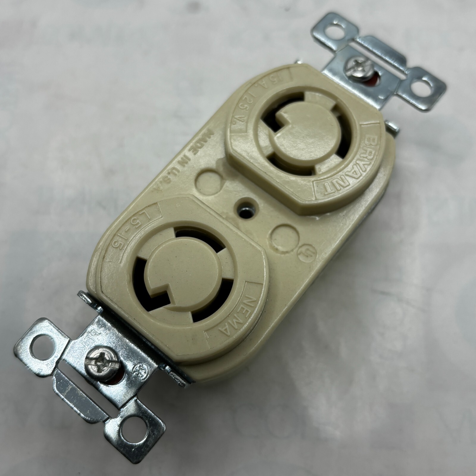 BRYANT 4700 Locking Nema L5-15 Duplex Receptacle White Back Wired BOX OF 10 ⭐