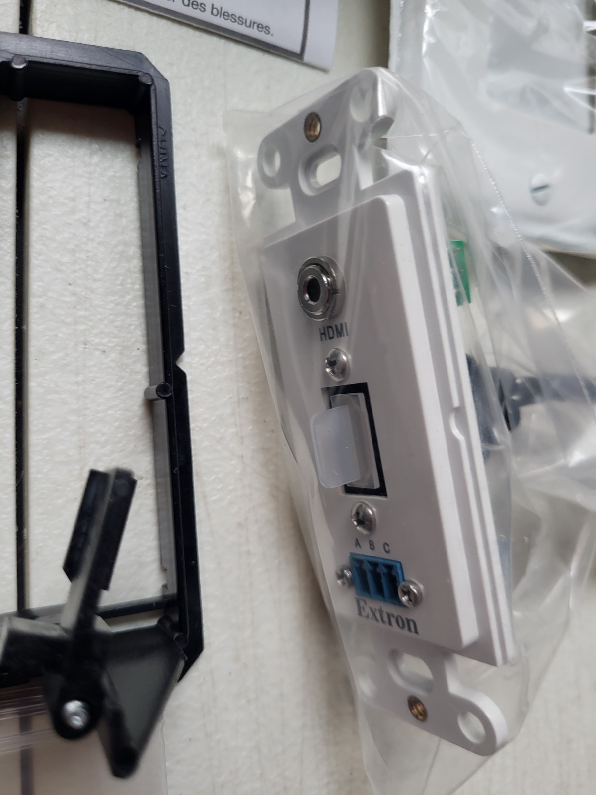 Extron WPD 110 A HDMI W IR & Audio 70-726-63 Pass-Through Wallplate