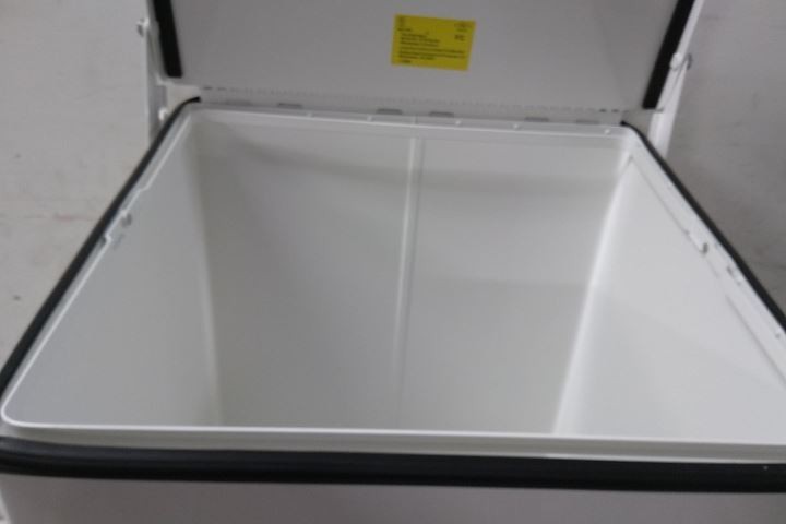 Rubbermaid Commercial Products FGST40EPLWH 25 Gal Container Cap White Step Can