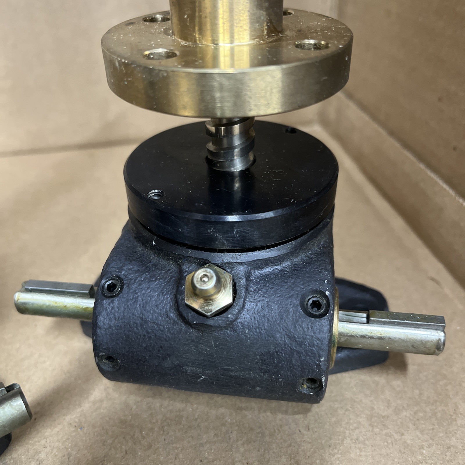 Duff-Norton UM2556-12 Worm gear Actuator (set of 2)