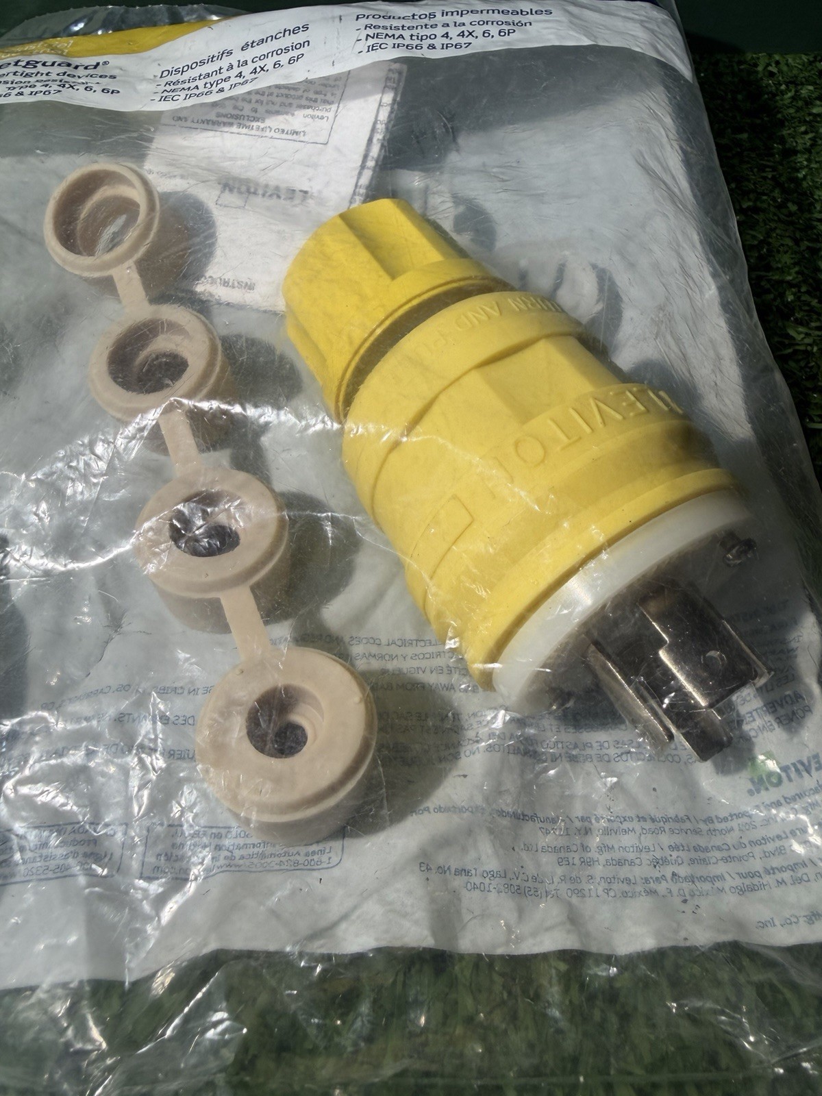 Leviton Wetguard Industrial Watertight Plug Yellow NEMA Locking Plug New Sealed