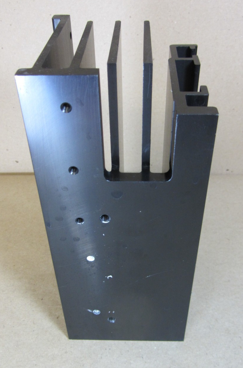 Aluminum Heat Sink, Black. 1.1kg (2.5lb), approx 90mm x 82mm x 192mm