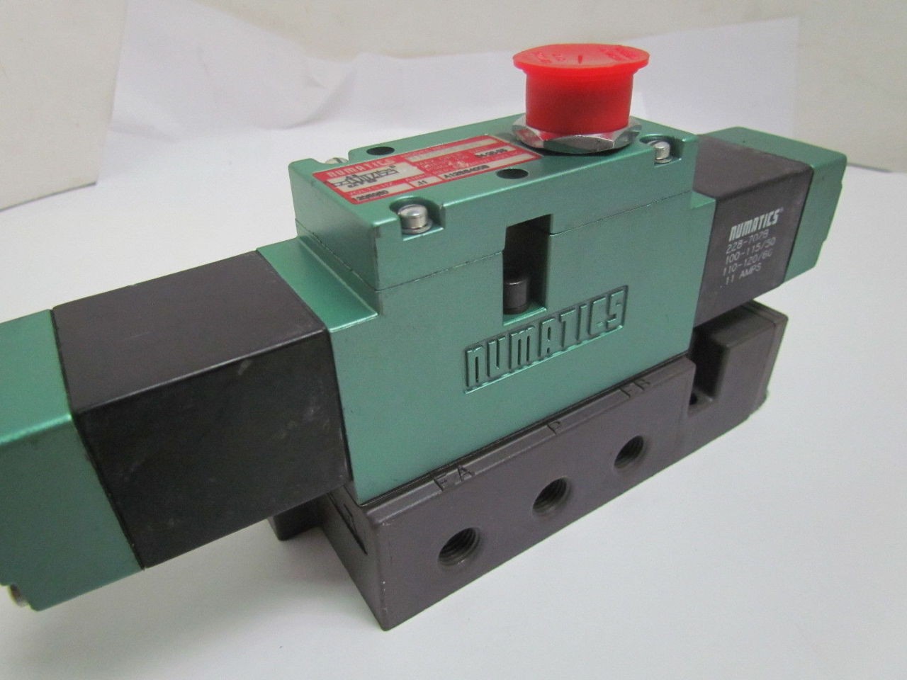 Numatics A12SS43AS A12SS400S Solenoid Valve W/Manifold 120V .12Amps