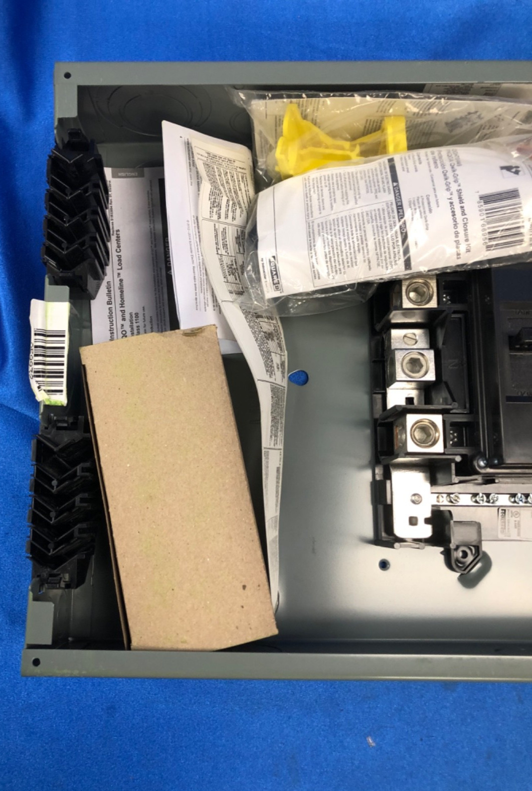 Square D HOM4080M200PC 200A 40 Space 80 Circuit Indoor Load Center No Cover