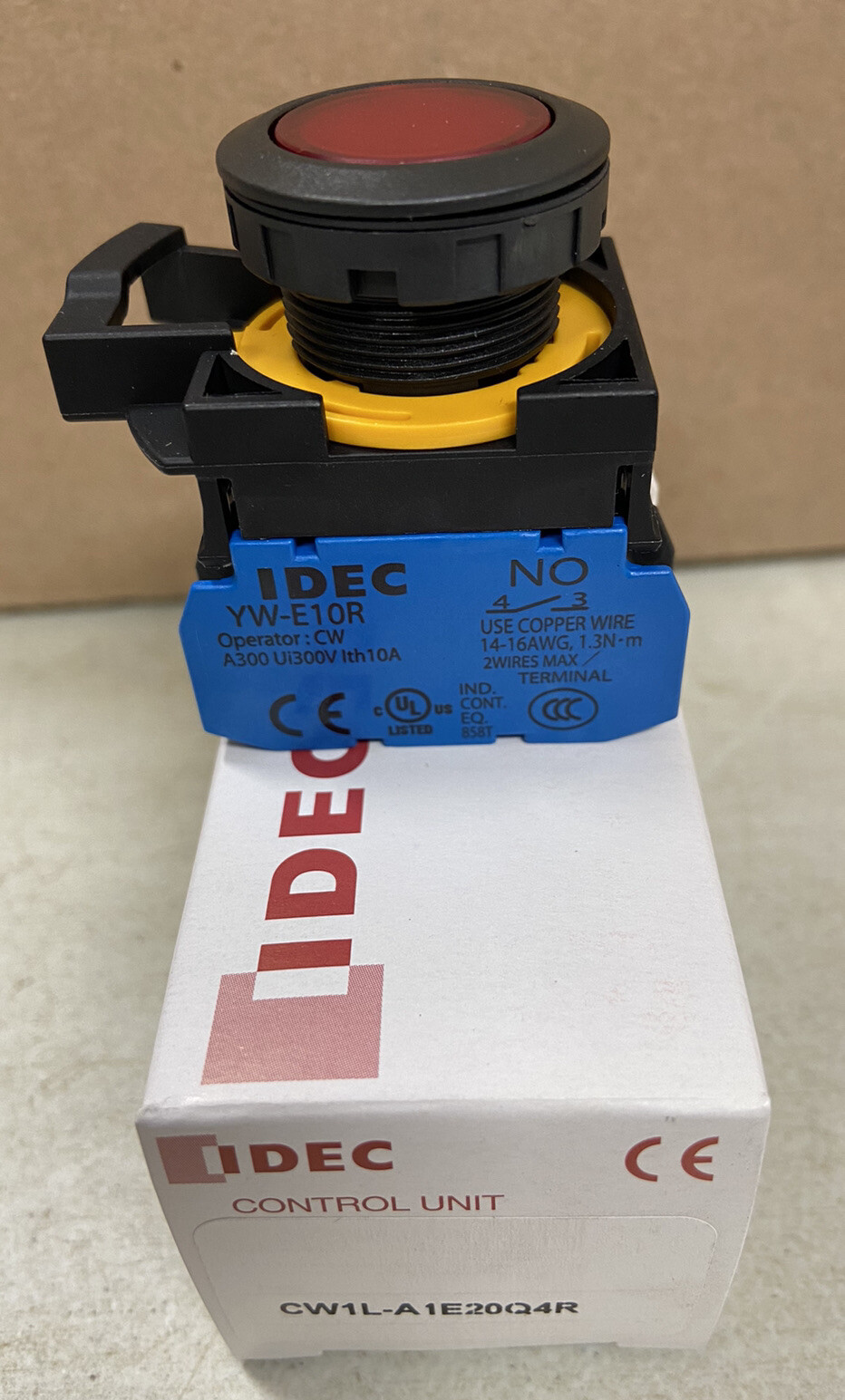 IDEC CW1L-A1E20Q4R M22 Red 24V LED Panel Mount Maintained Push Button 2 NO Cont