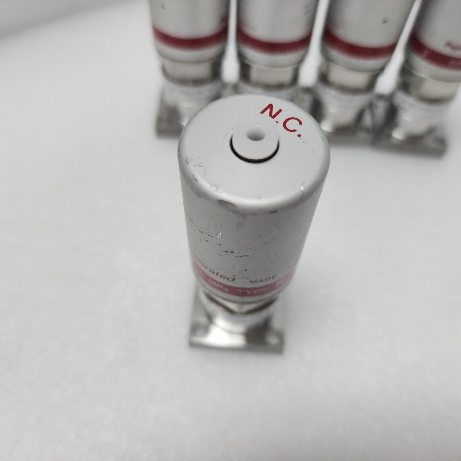 5 Fujikin 0.P 0.5-0.6 MPa, Lam 766-197842-003 Rev B, C No. 565601 NC Valve,96923