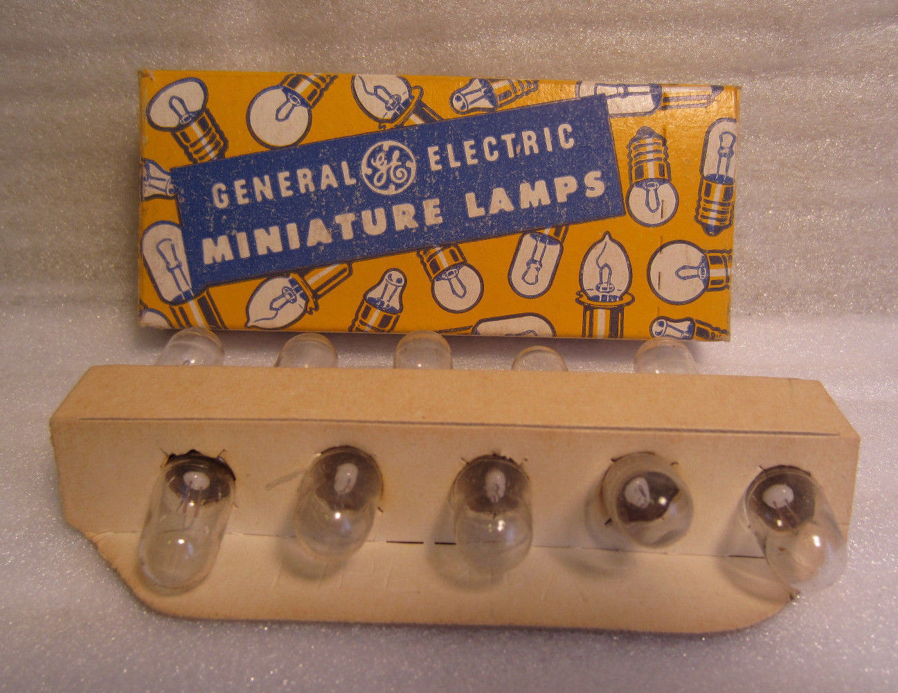 Box Of 10 GE General Electric No. 39 GE39 Miniature Radio Light Bulb Lamps USA