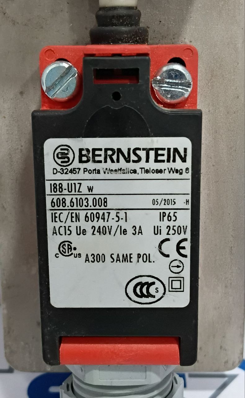 Bernstein I88-U1Z w Limit Switch 608.6103.008 AC15 Ue 240V/Ie 3A Ui 250V IP65