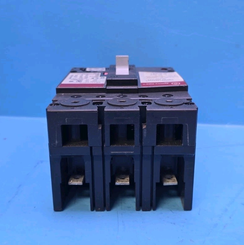 GE SELA36AT0100 /w 100A Trip 100A 600V 3Pole Spectra RMS Circuit Breaker
