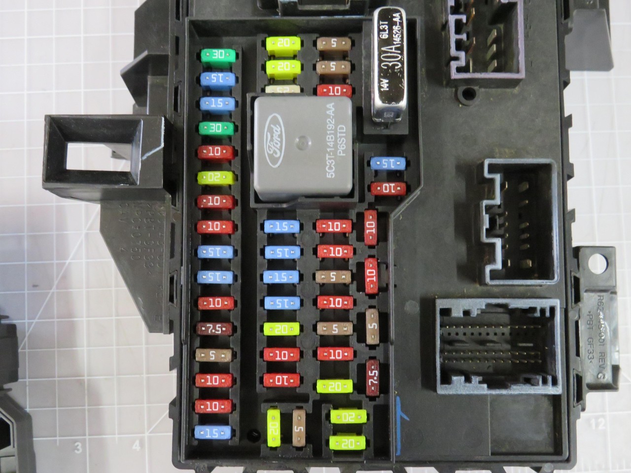 FOMOCO 9L3T 15604 EA 9130EPN0FB INTERIOR CABIN FUSEBOX W CONNECTOR DAMAGE T15961