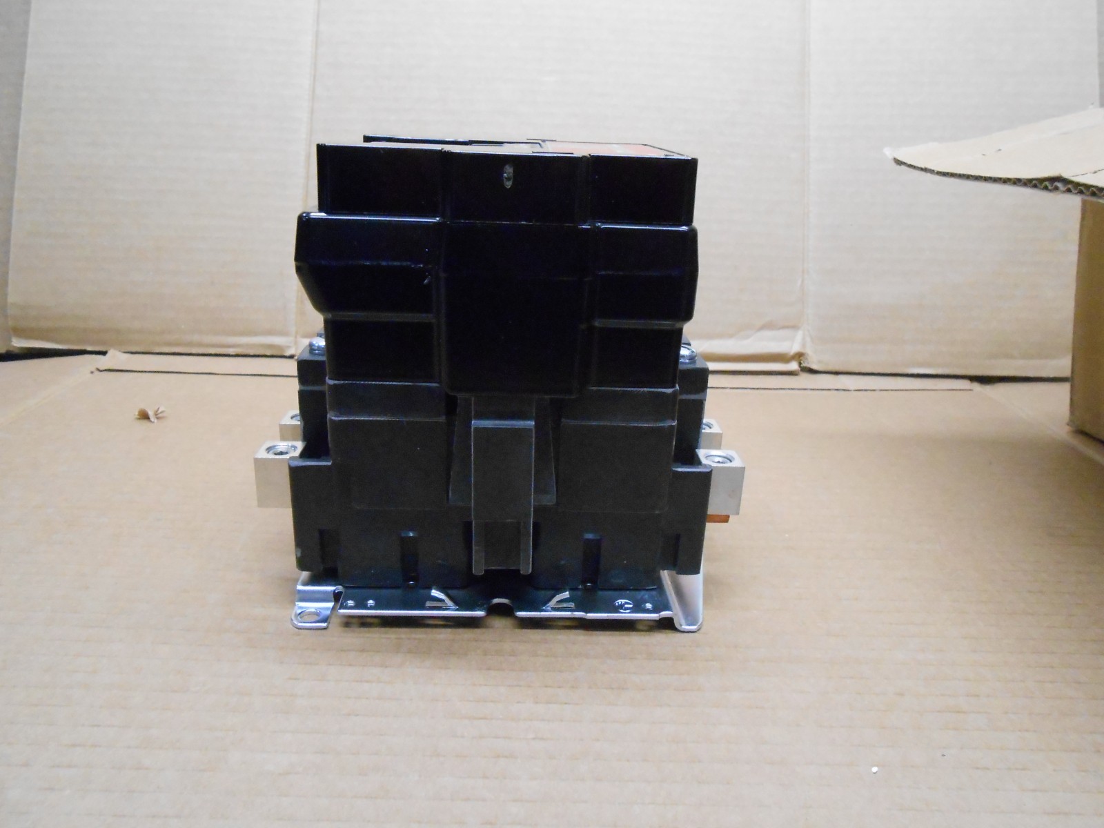 SQUARE D 8903SQO2V08 LIGHTING CONTACTOR ELECTRICALLY HELD 208V COIL (2 AVAIL)