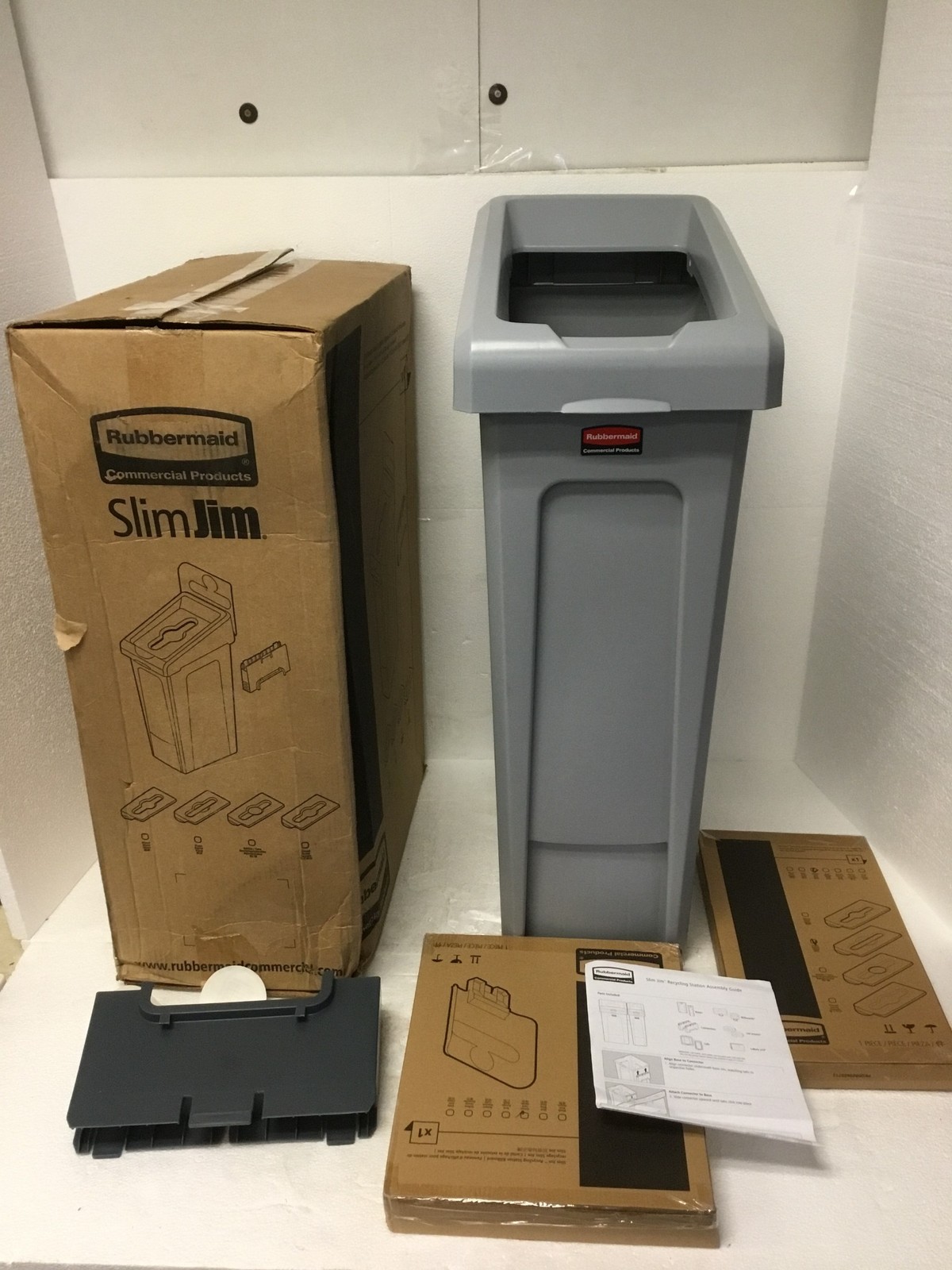 NEW Rubbermaid Slim Jim Recycling Station 23 Gallon NWL00633112, FREE SHIPPING